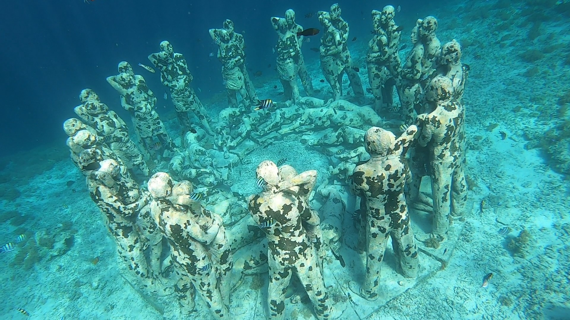Underwater Statues - Gili Meno - The Chris's Adventures