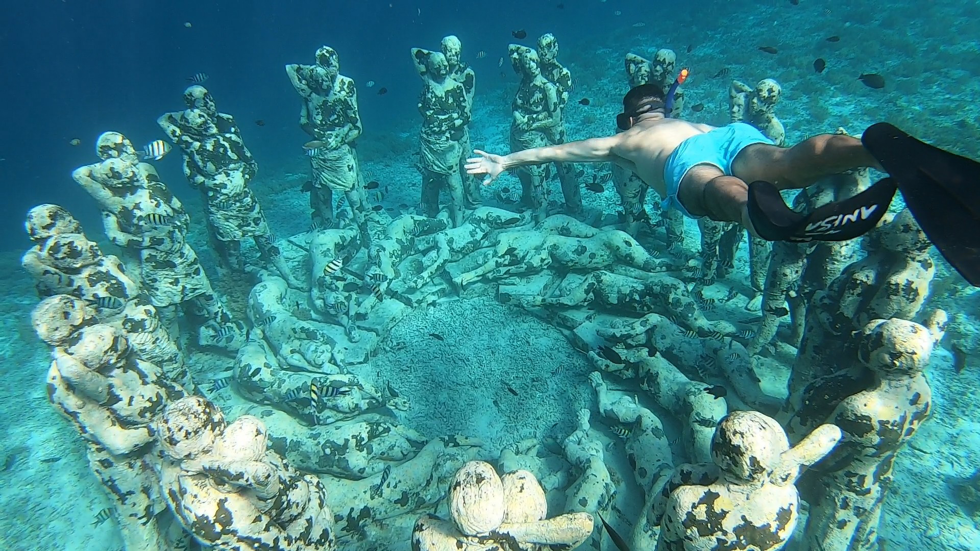 A la découverte de Nest - Underwater Statues - Gili Meno - The Chris's Adventures