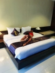 Le lit est immense - Ergon Pandawa Hotels & Resorts - The Chris's Adventures